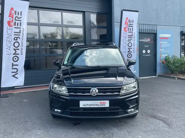 Volkswagen Tiguan view 3