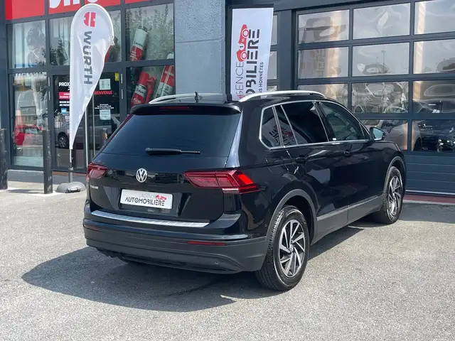 Volkswagen Tiguan view 4