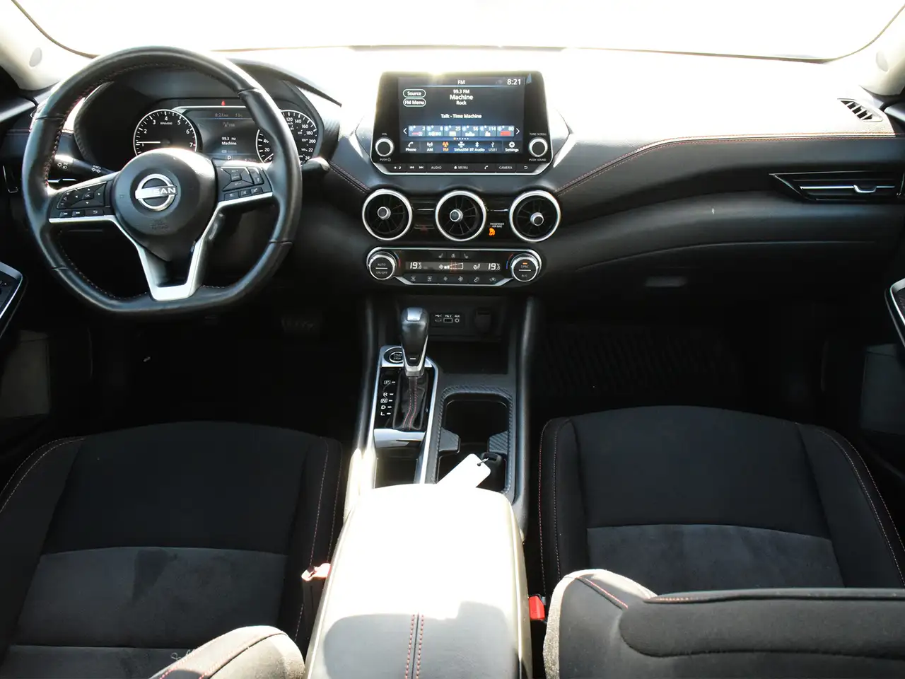 Nissan Sentra снимка Nissan Sentra