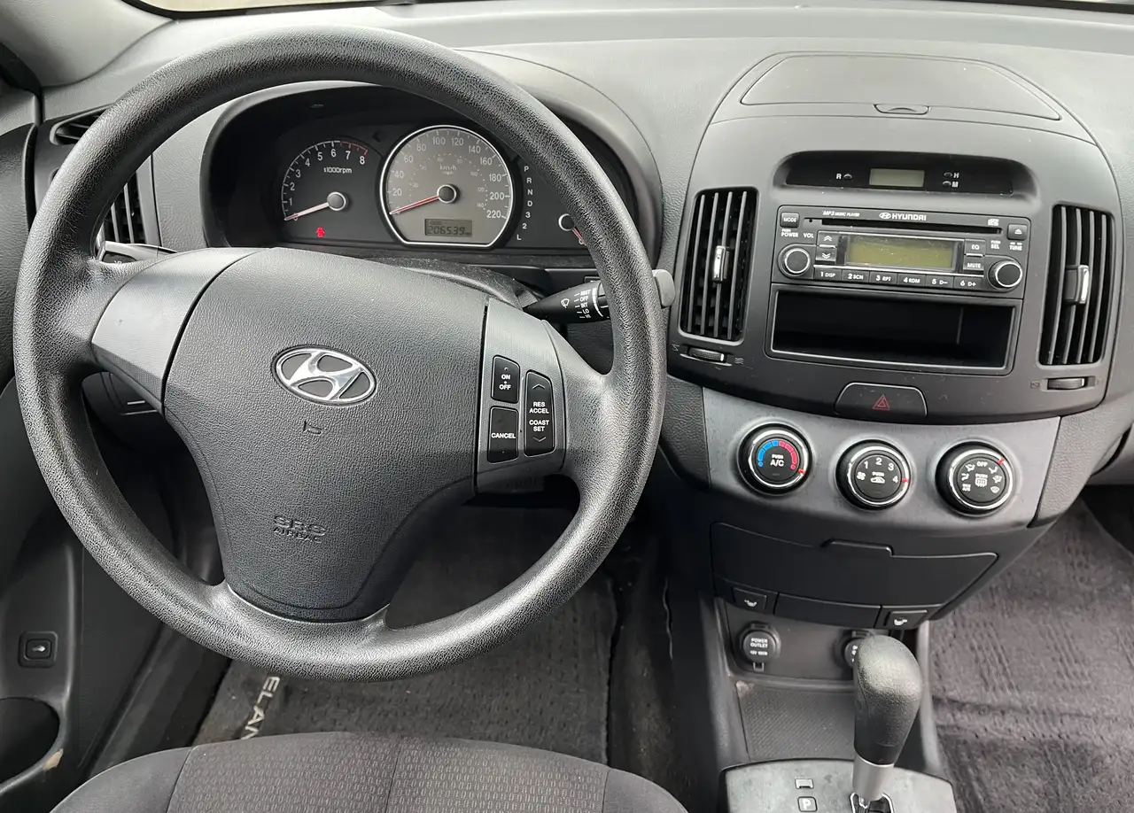 Hyundai ELANTRA снимка Hyundai ELANTRA