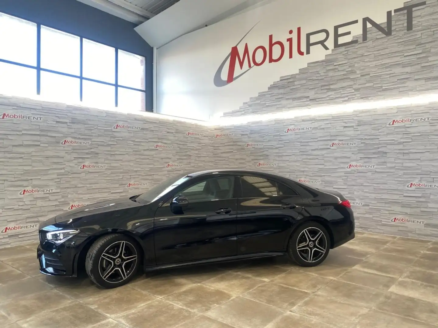 Mercedes-Benz CLA 180 Schwarz - 2