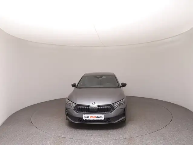 Skoda Octavia view 3