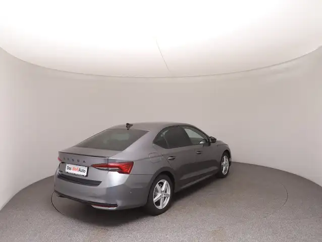 Skoda Octavia view 4