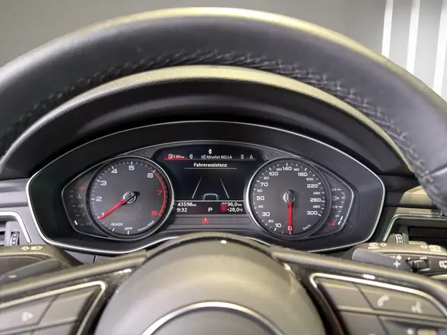 Audi A4 view 11