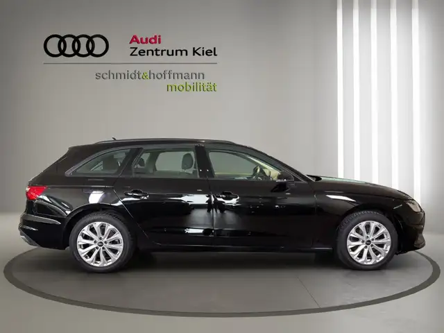 Audi A4 view 7