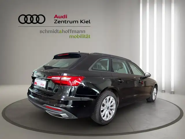 Audi A4 view 6
