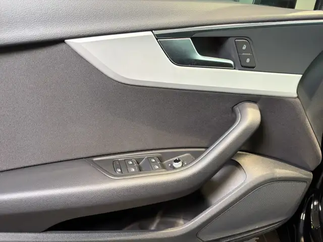Audi A4 view 12
