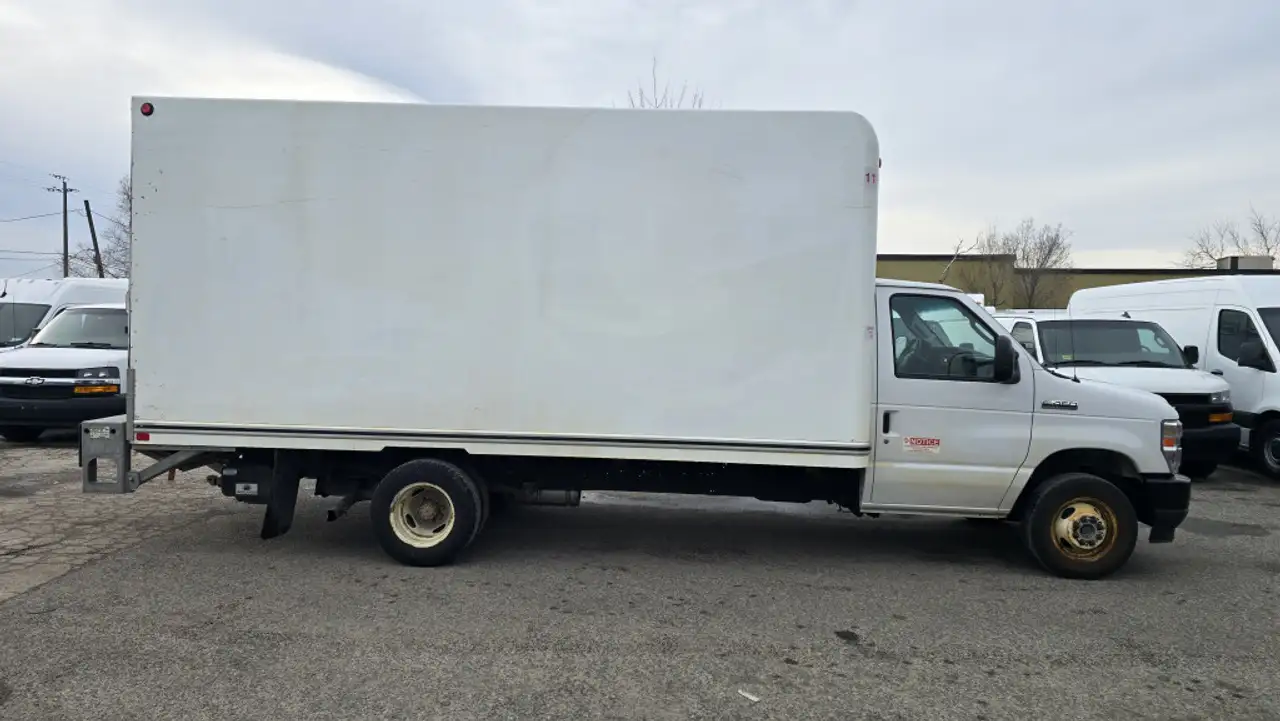 2022 Ford E-450