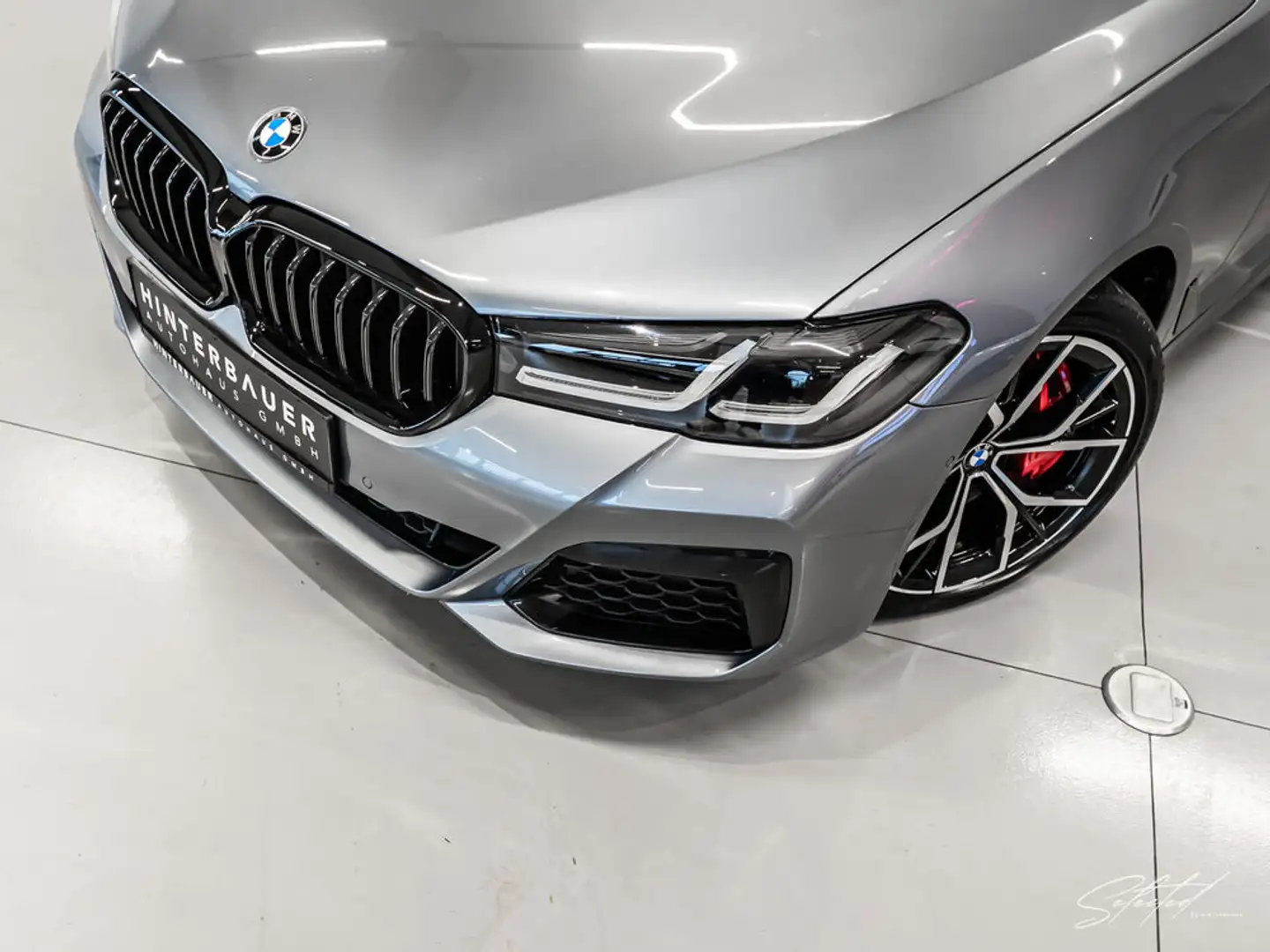 BMW 540 d xDrive M-Sport*AHK*LED*HEAD-UP*HARMANKARDON* Grau - 2