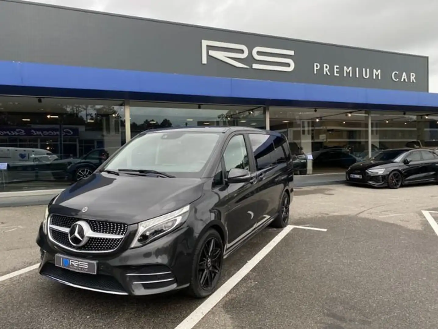 Mercedes-Benz V 220d AMG Line Grau - 1