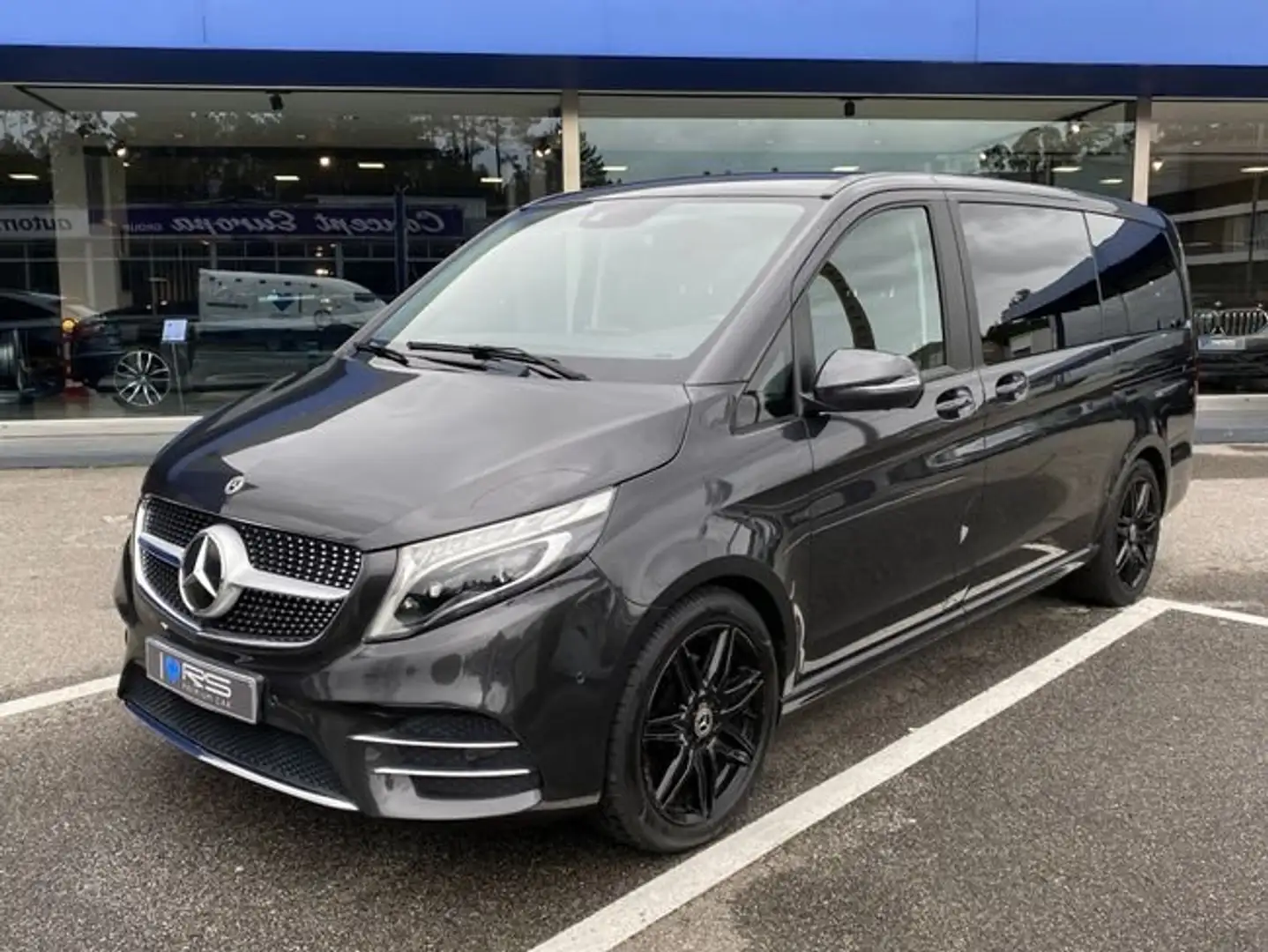 Mercedes-Benz V 220d AMG Line Grau - 2