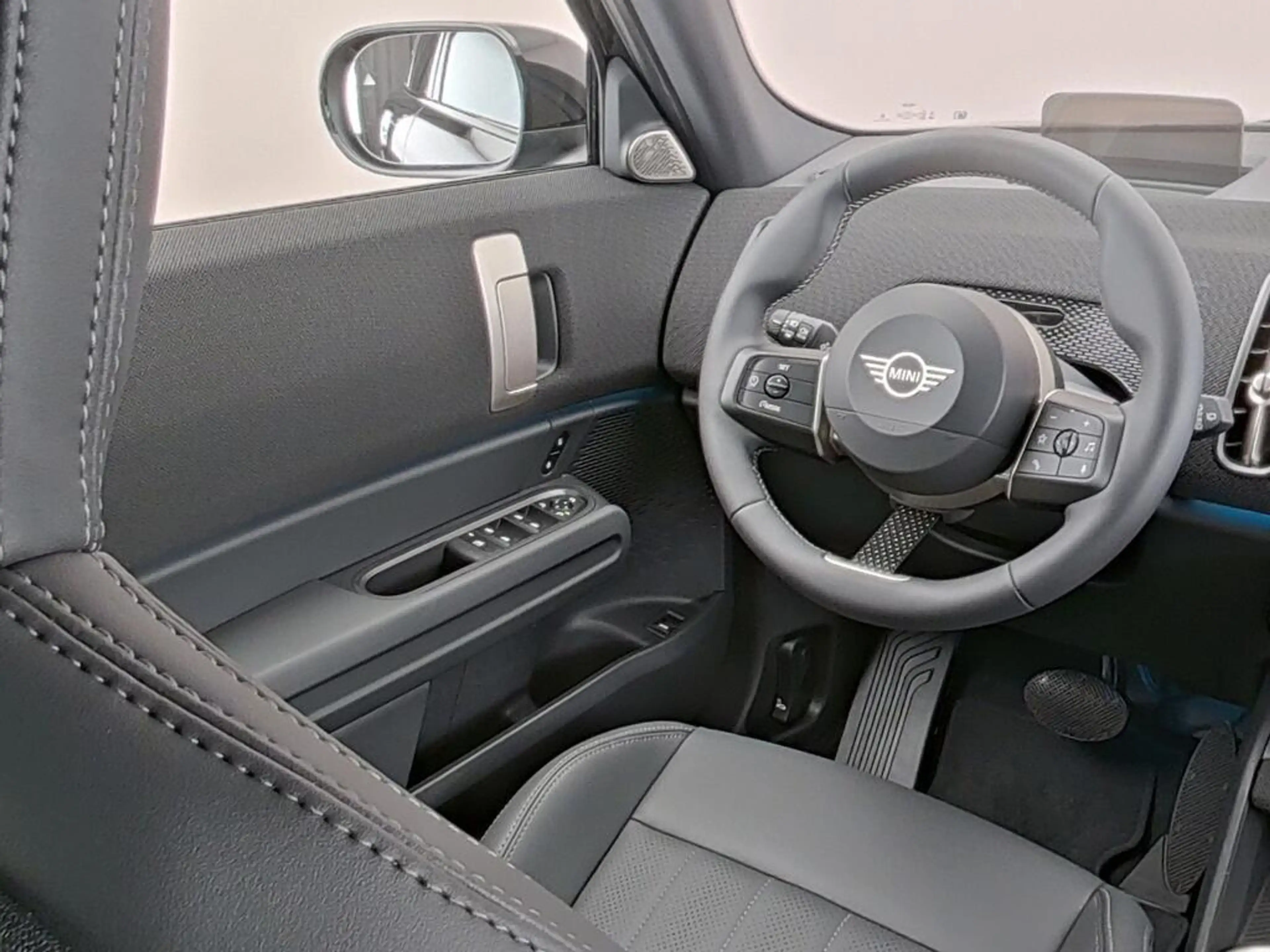 MINI Countryman E Favoured M 66.5 kWh — photo 4