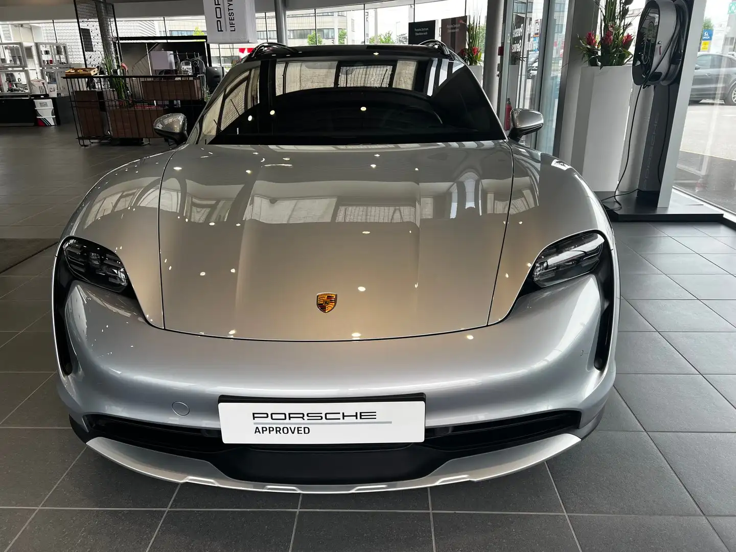 Porsche Taycan 4 Cross Turismo Grau - 2
