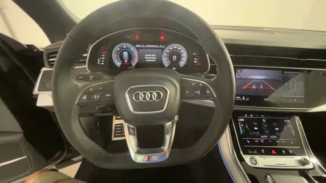 Audi Q8 view 13