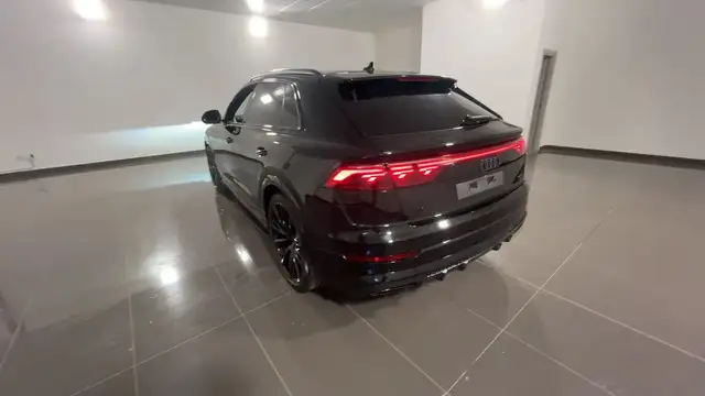 Audi Q8 view 6