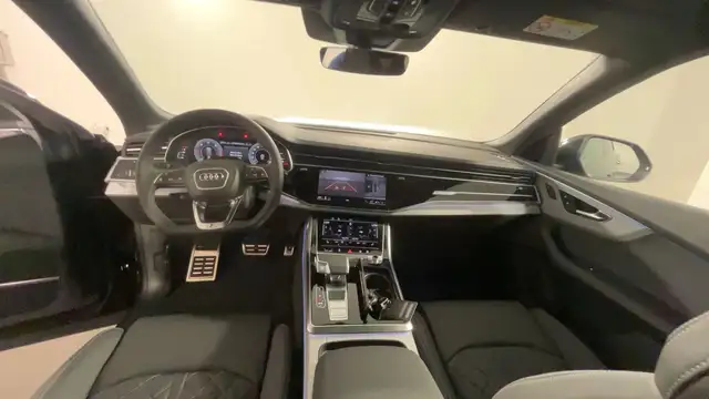 Audi Q8 view 11