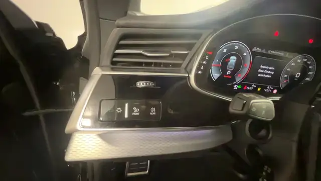 Audi Q8 view 14