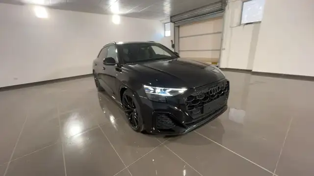Audi Q8 view 3
