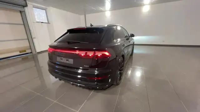 Audi Q8 view 4