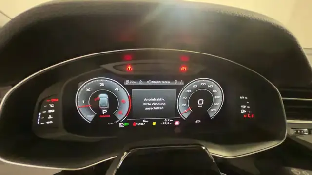 Audi Q8 view 12