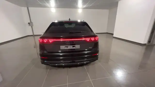 Audi Q8 view 5