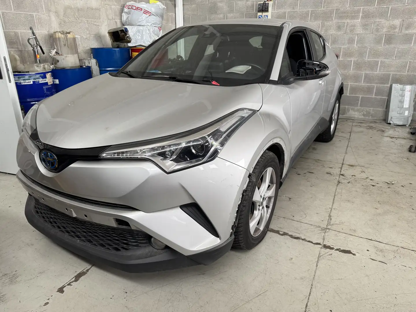 Toyota C-HR C-HR 1.8h Business 2wd e-cvt Plateado - 1