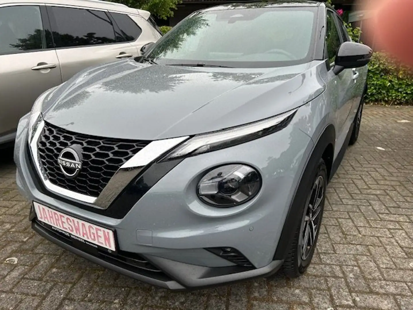 Nissan Juke 1.0 DIG-T N-Connecta, LED, NAVI, Winterp. Gris - 1