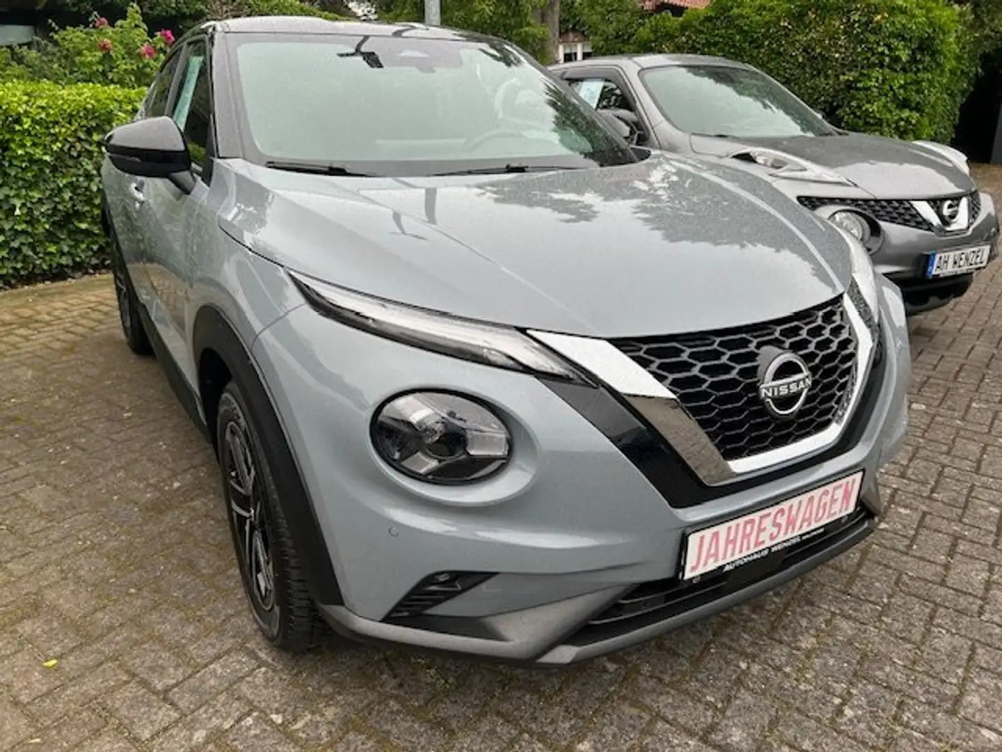 Nissan Juke 1.0 DIG-T N-Connecta, LED, NAVI, Winterp. Gris - 2
