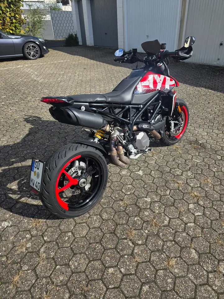 Ducati Hypermotard 950