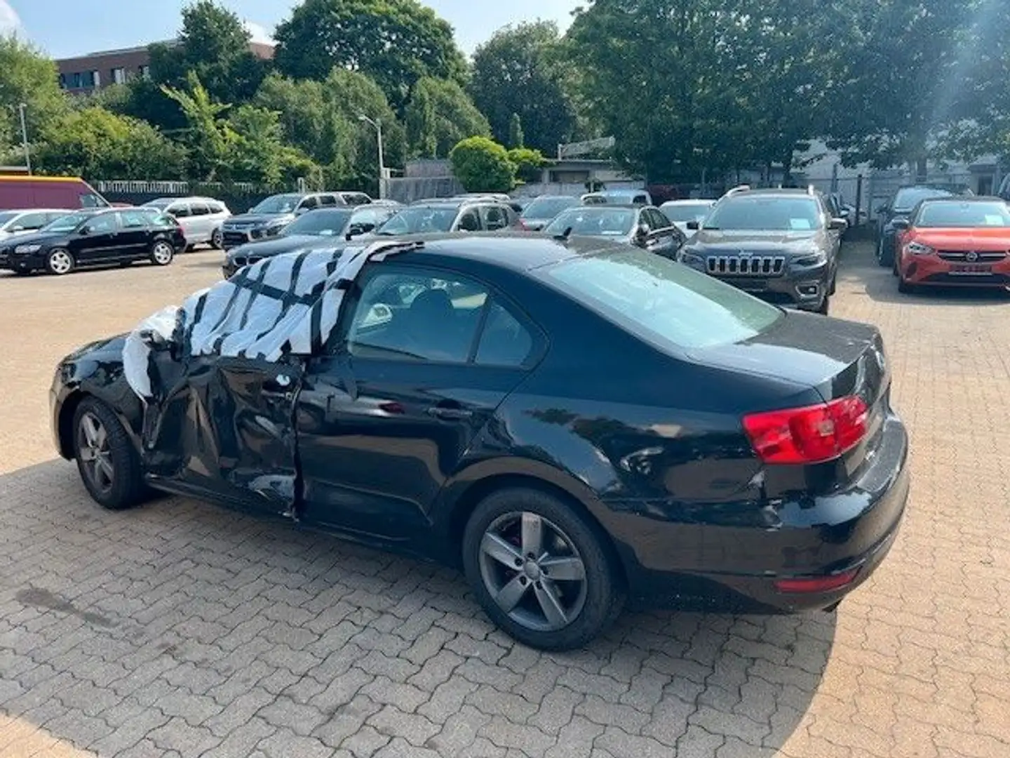 Volkswagen Jetta VI Comfortline BMT Schwarz - 1