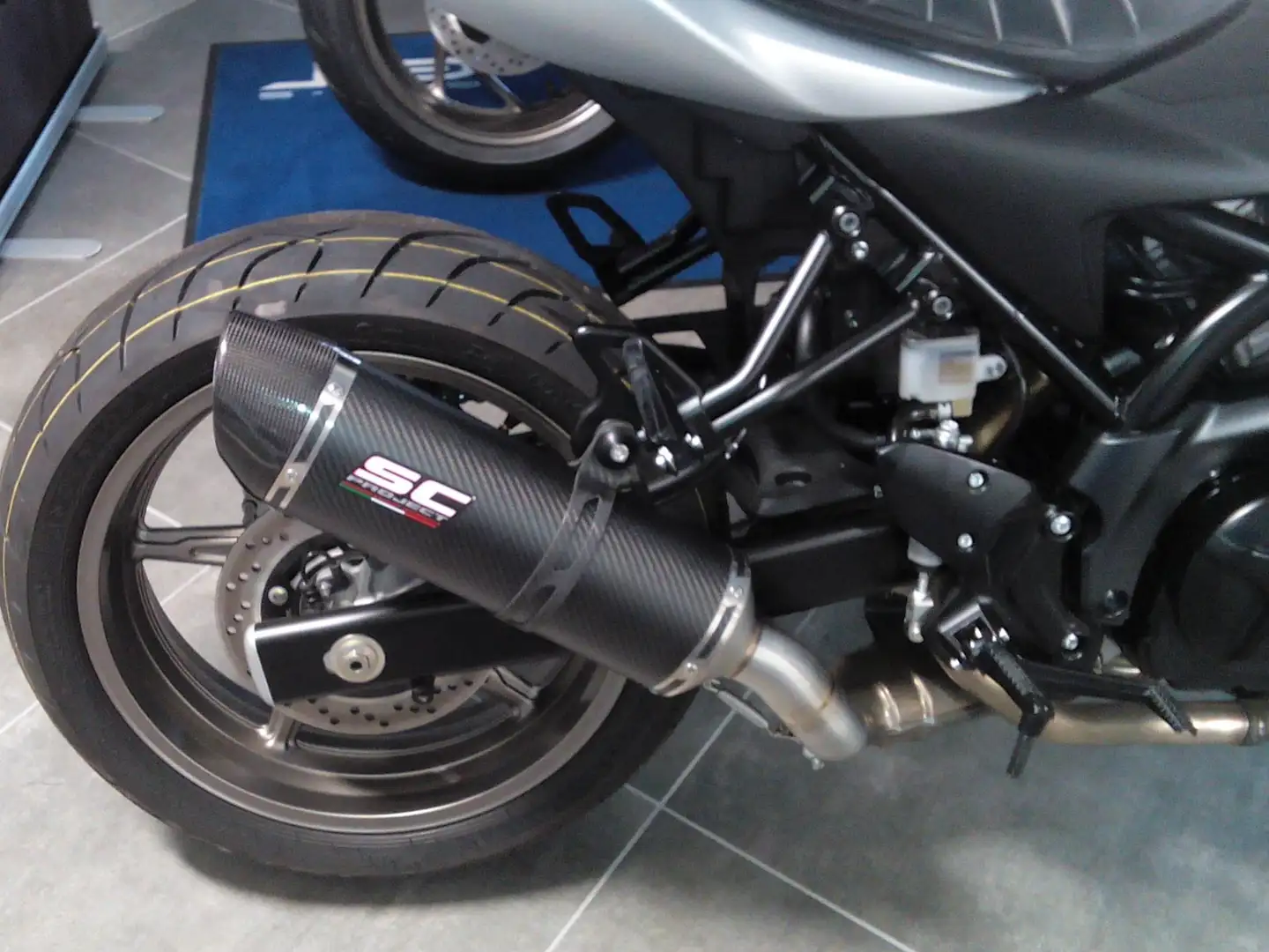 Suzuki SV 650 X , SC-PROJECT-kurzer Kennzeichenträger+LED BL. Argent - 2