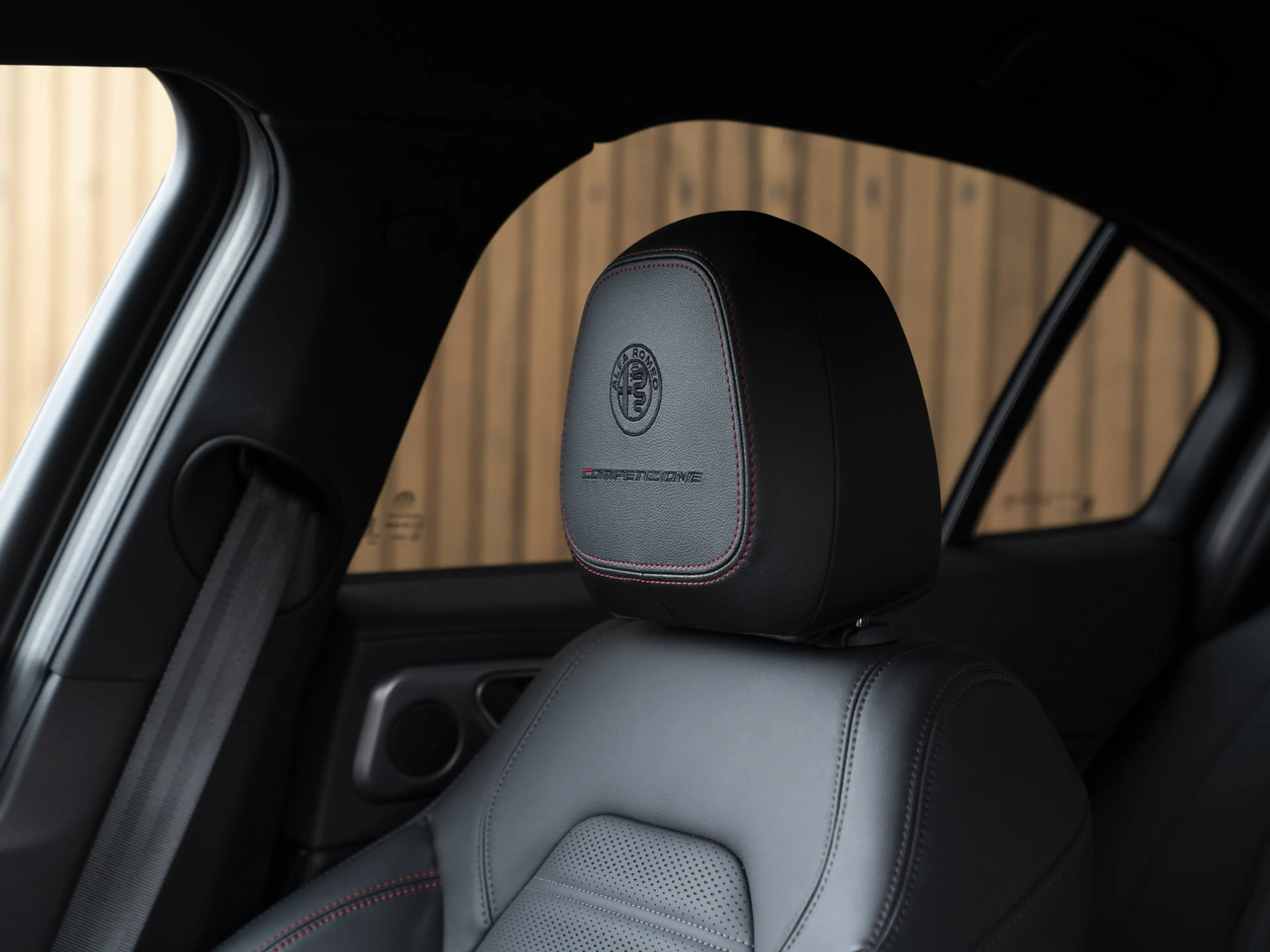 Alfa Romeo Giulia 2.0 T GME AWD Competizione — photo 24
