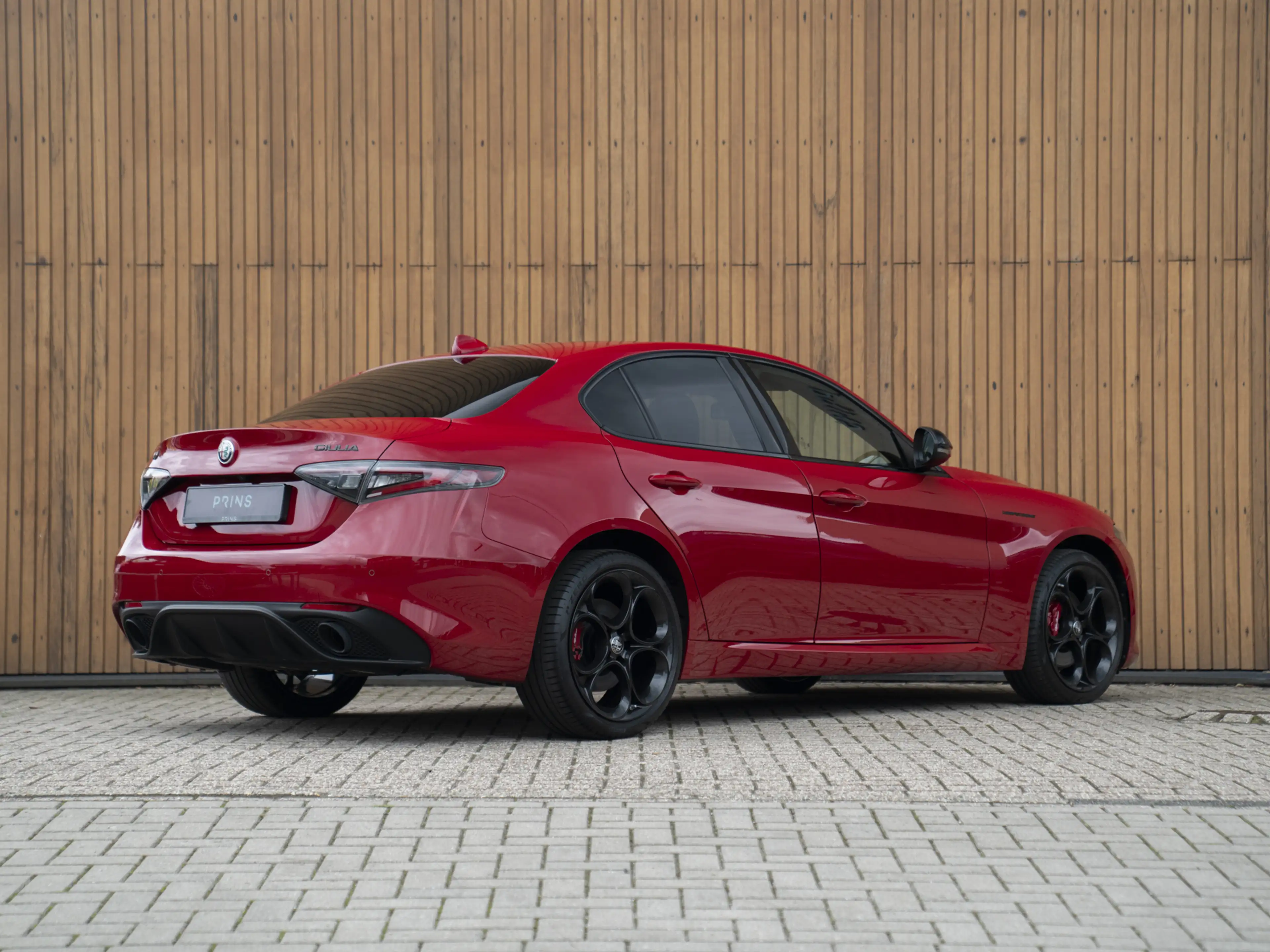 Alfa Romeo Giulia 2.0 T GME AWD Competizione — photo 4