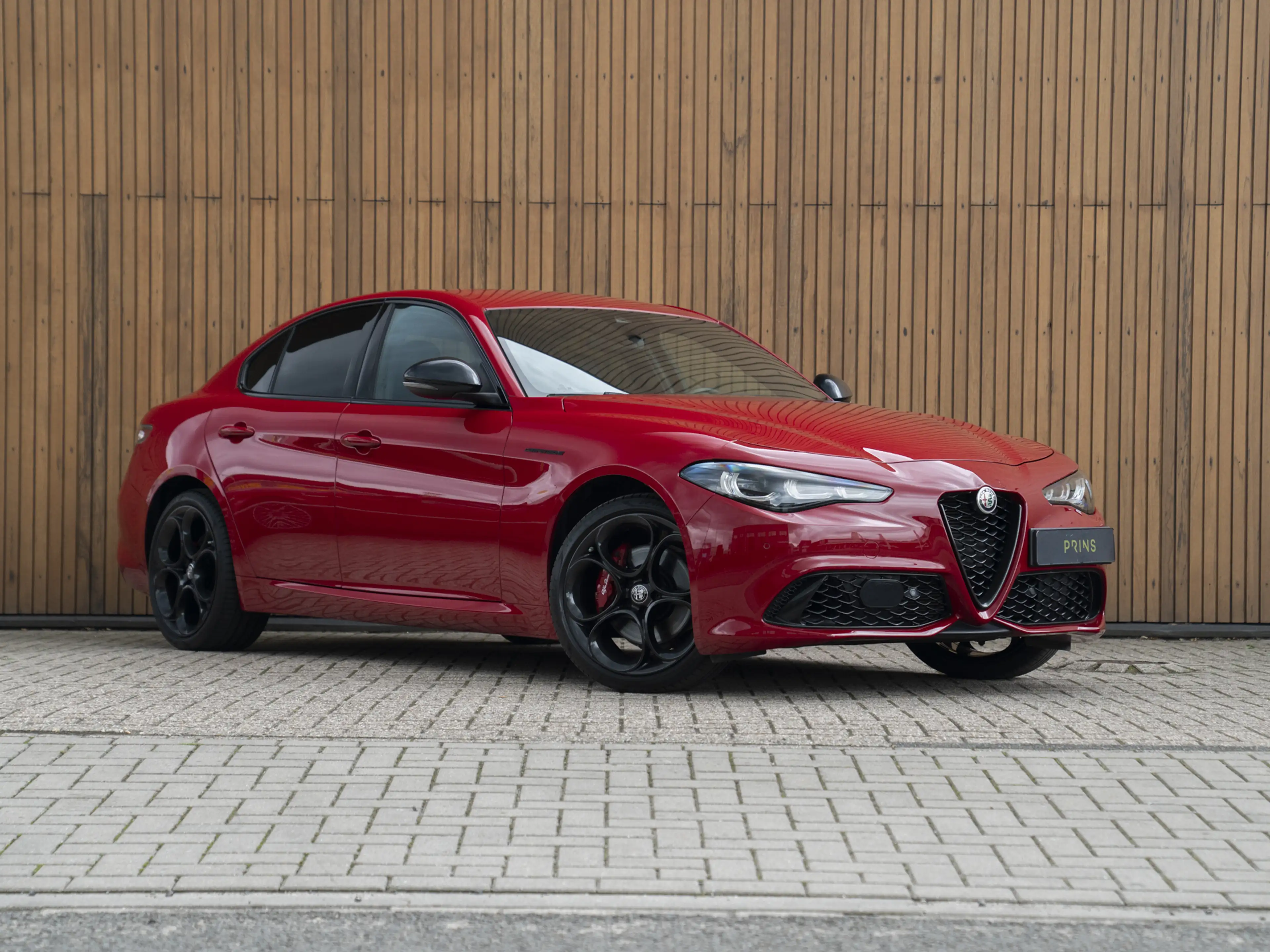 Alfa Romeo Giulia 2.0 T GME AWD Competizione — photo 3