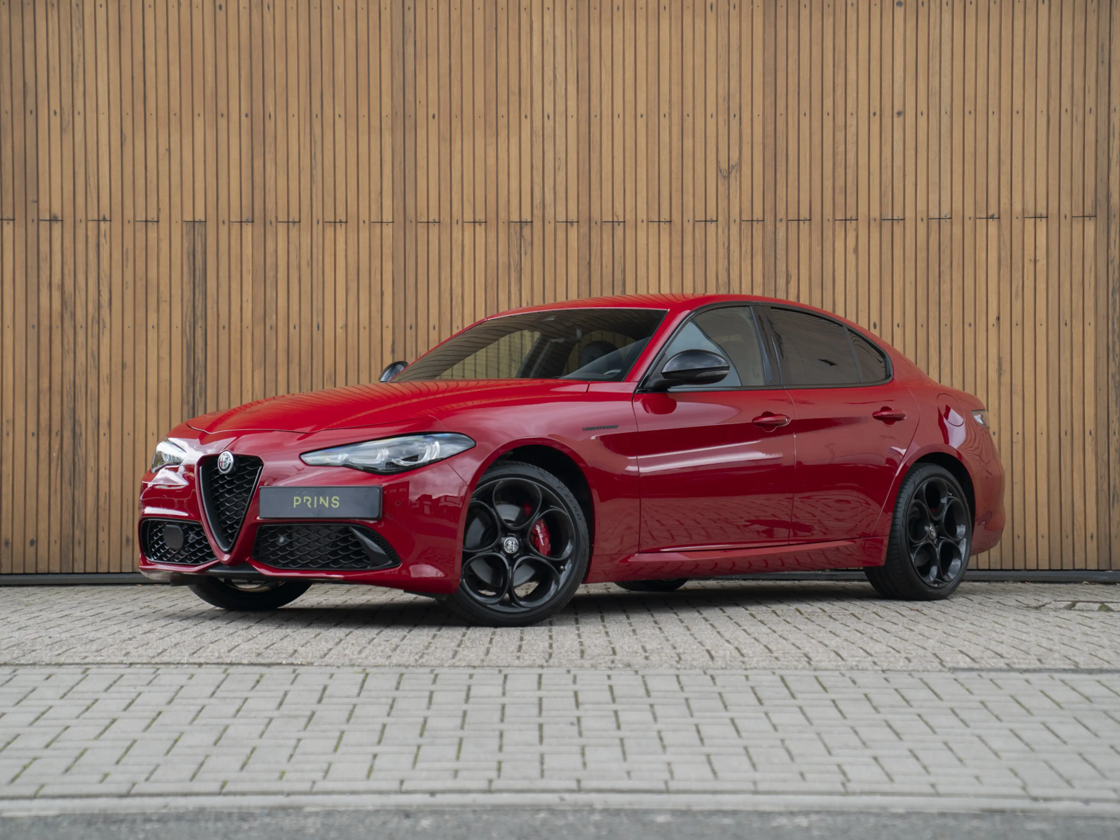 Alfa Romeo Giulia 2.0 T GME AWD Competizione — photo 13