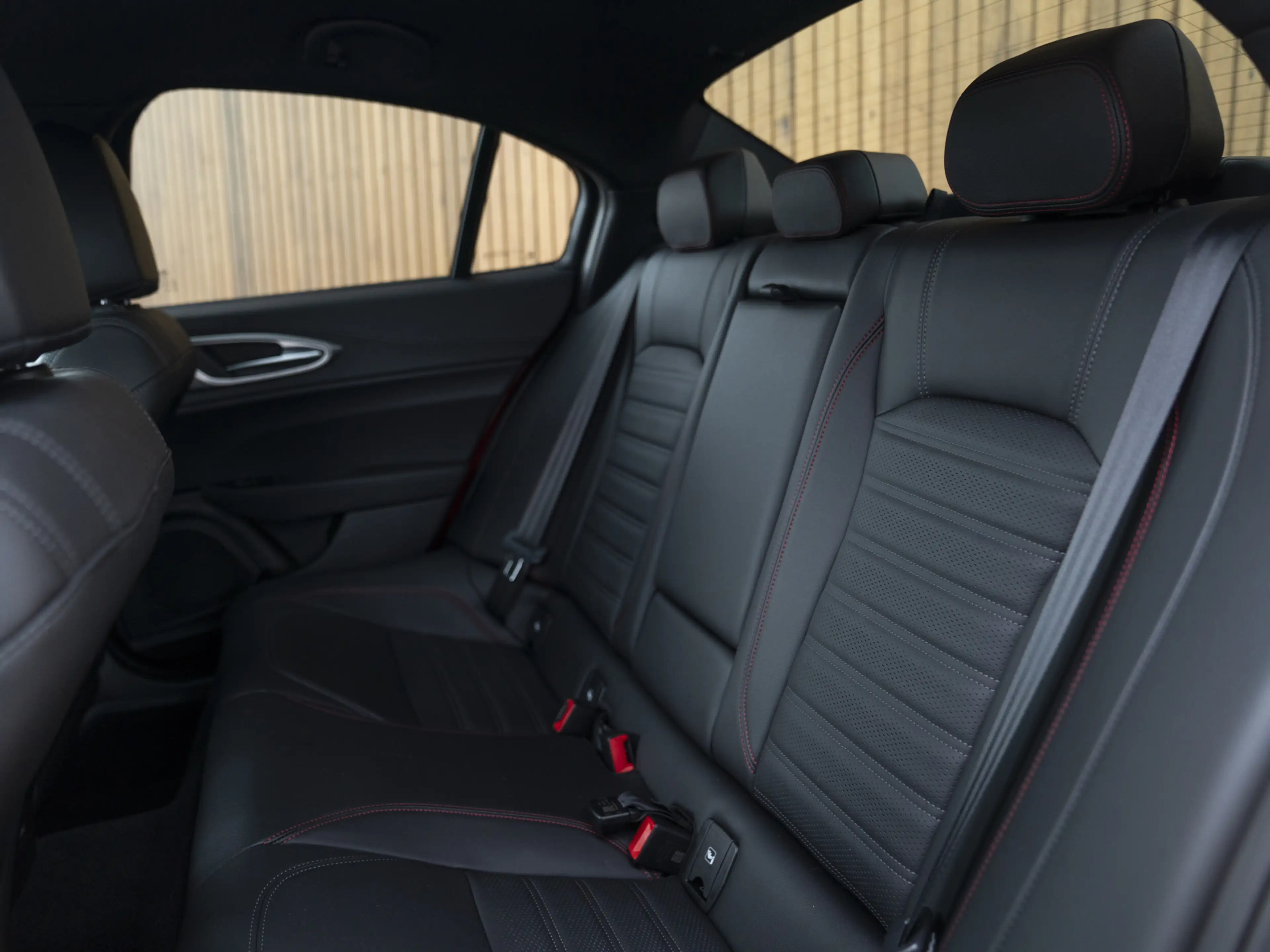 Alfa Romeo Giulia 2.0 T GME AWD Competizione — photo 9