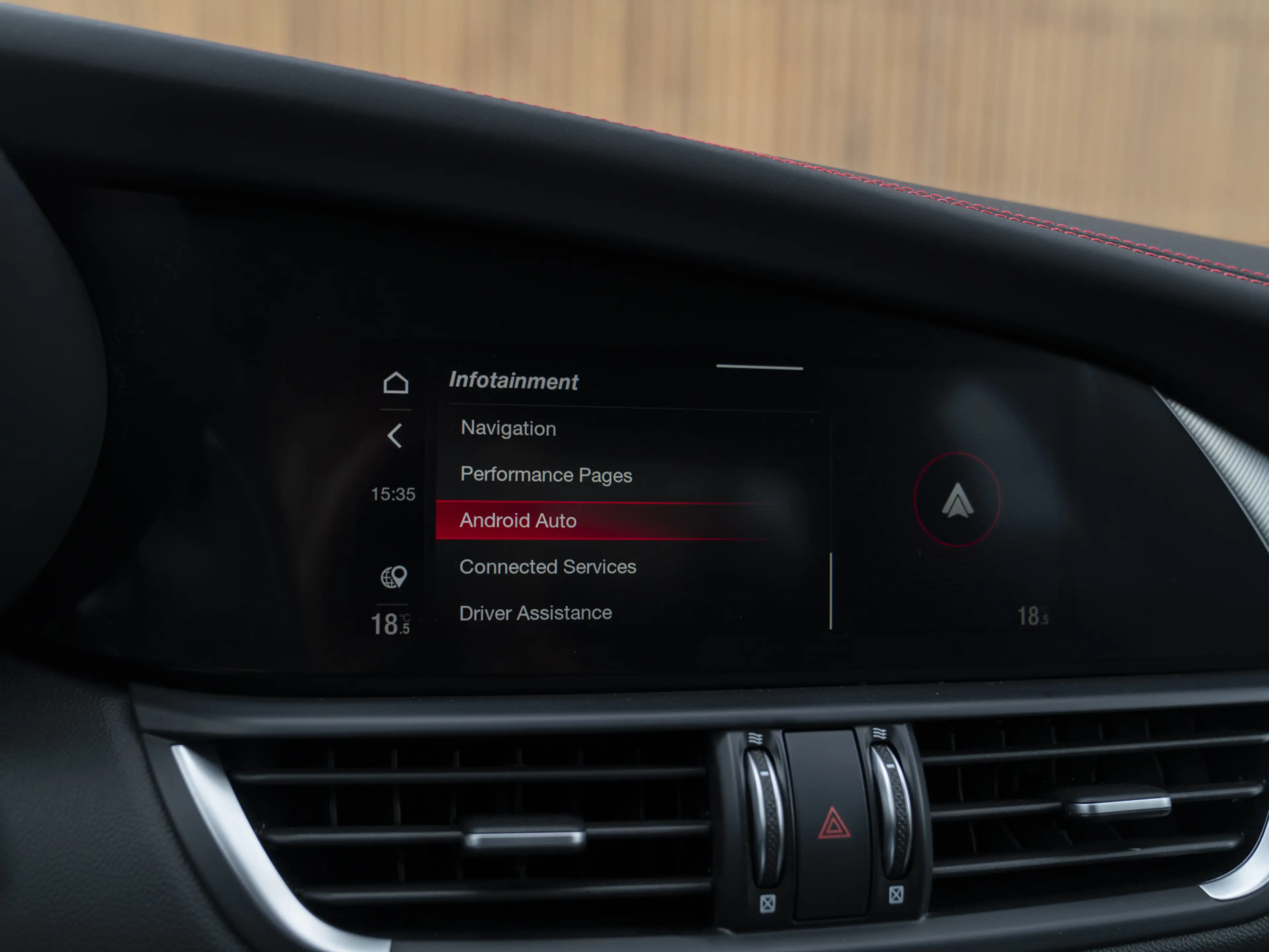 Alfa Romeo Giulia 2.0 T GME AWD Competizione — photo 28
