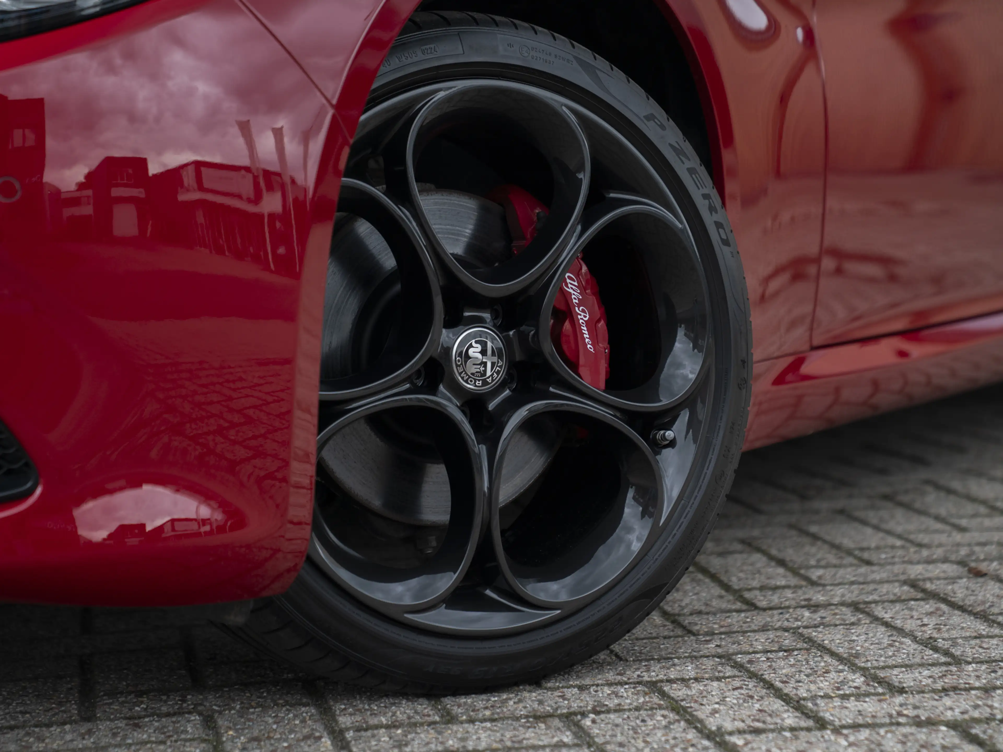 Alfa Romeo Giulia 2.0 T GME AWD Competizione — photo 15