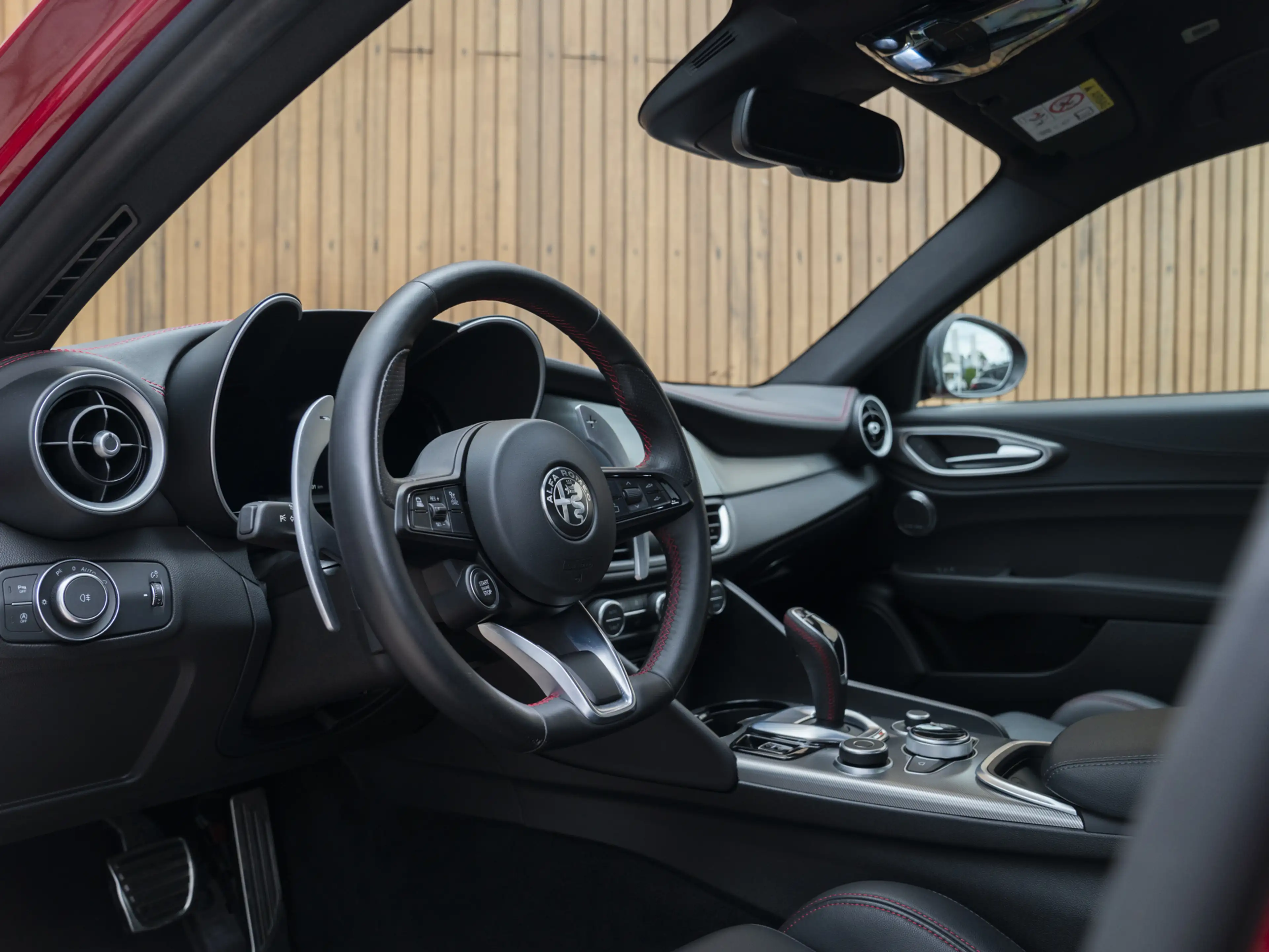 Alfa Romeo Giulia 2.0 T GME AWD Competizione — photo 7