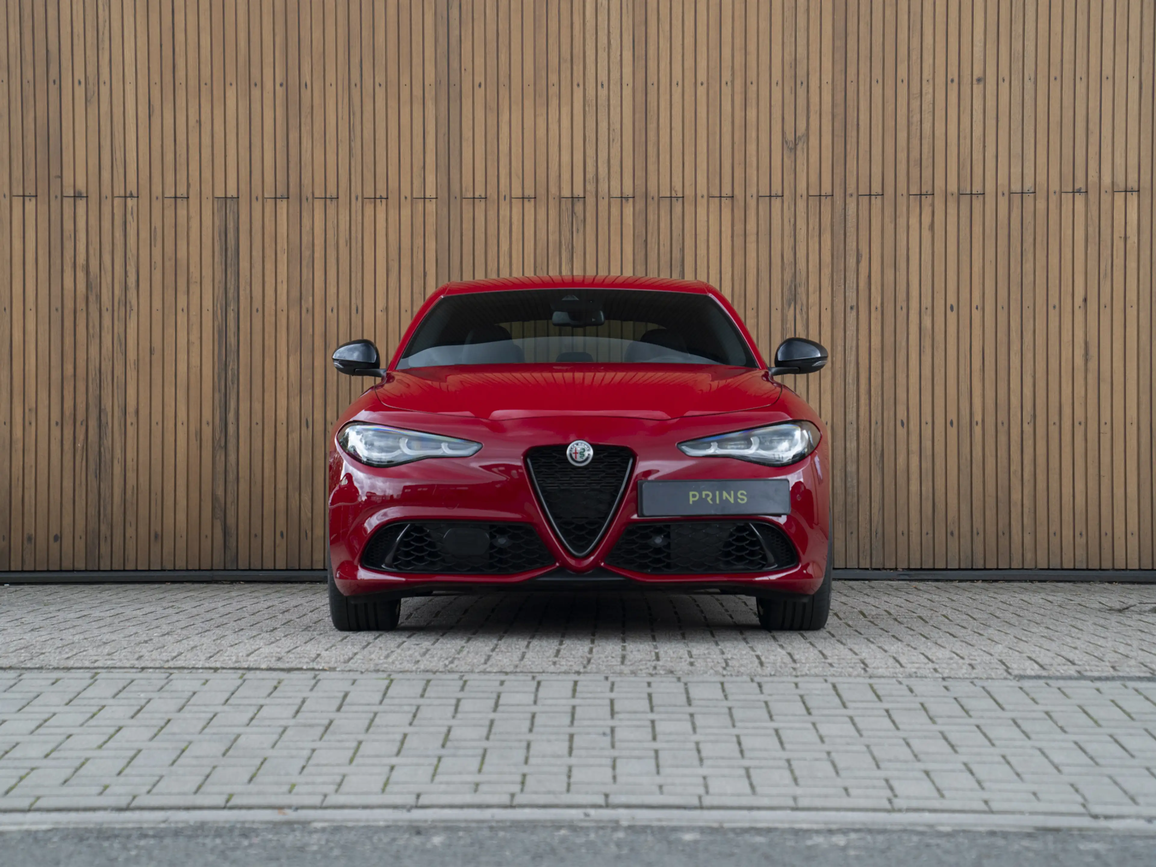 Alfa Romeo Giulia 2.0 T GME AWD Competizione — photo 2