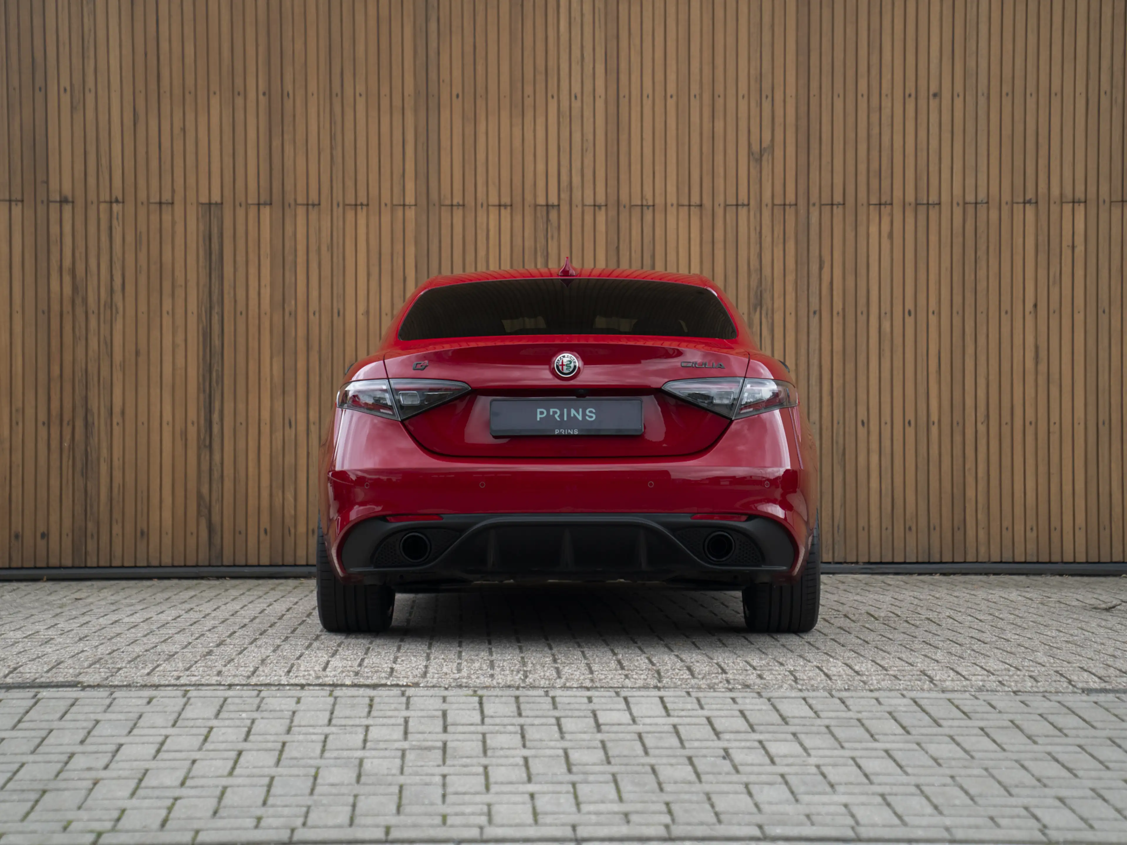 Alfa Romeo Giulia 2.0 T GME AWD Competizione — photo 5