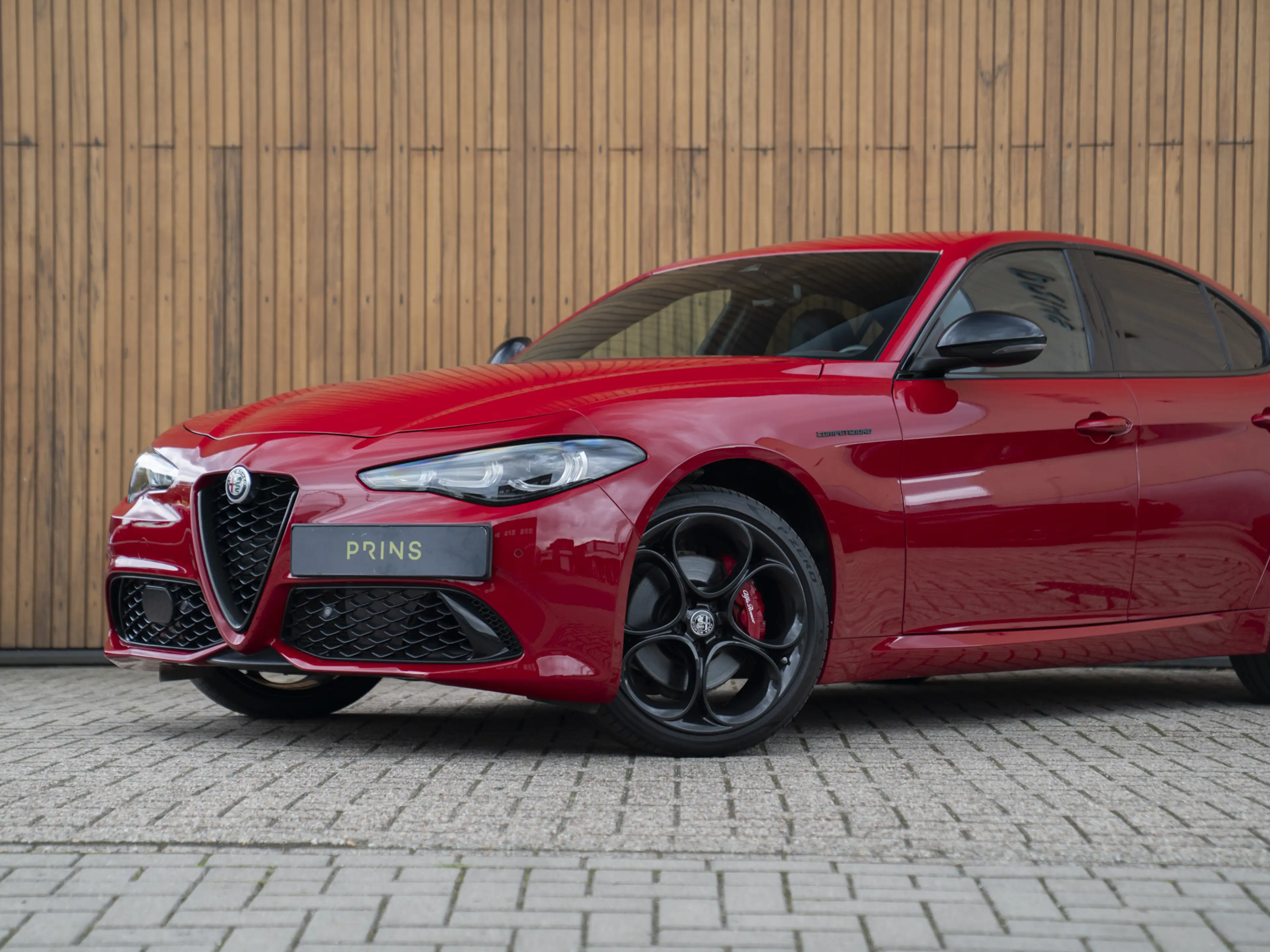 Alfa Romeo Giulia 2.0 T GME AWD Competizione — photo 14