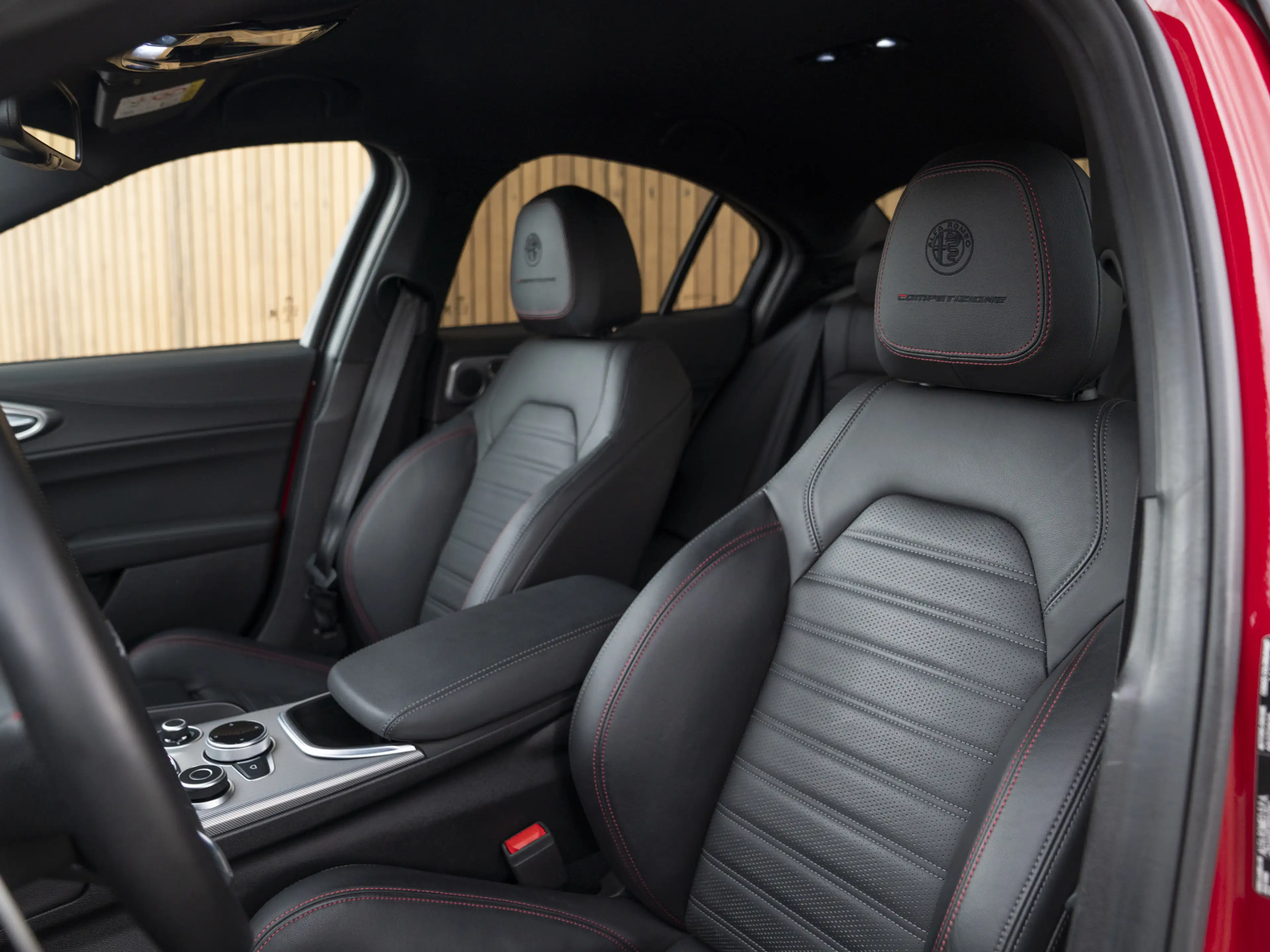 Alfa Romeo Giulia 2.0 T GME AWD Competizione — photo 8