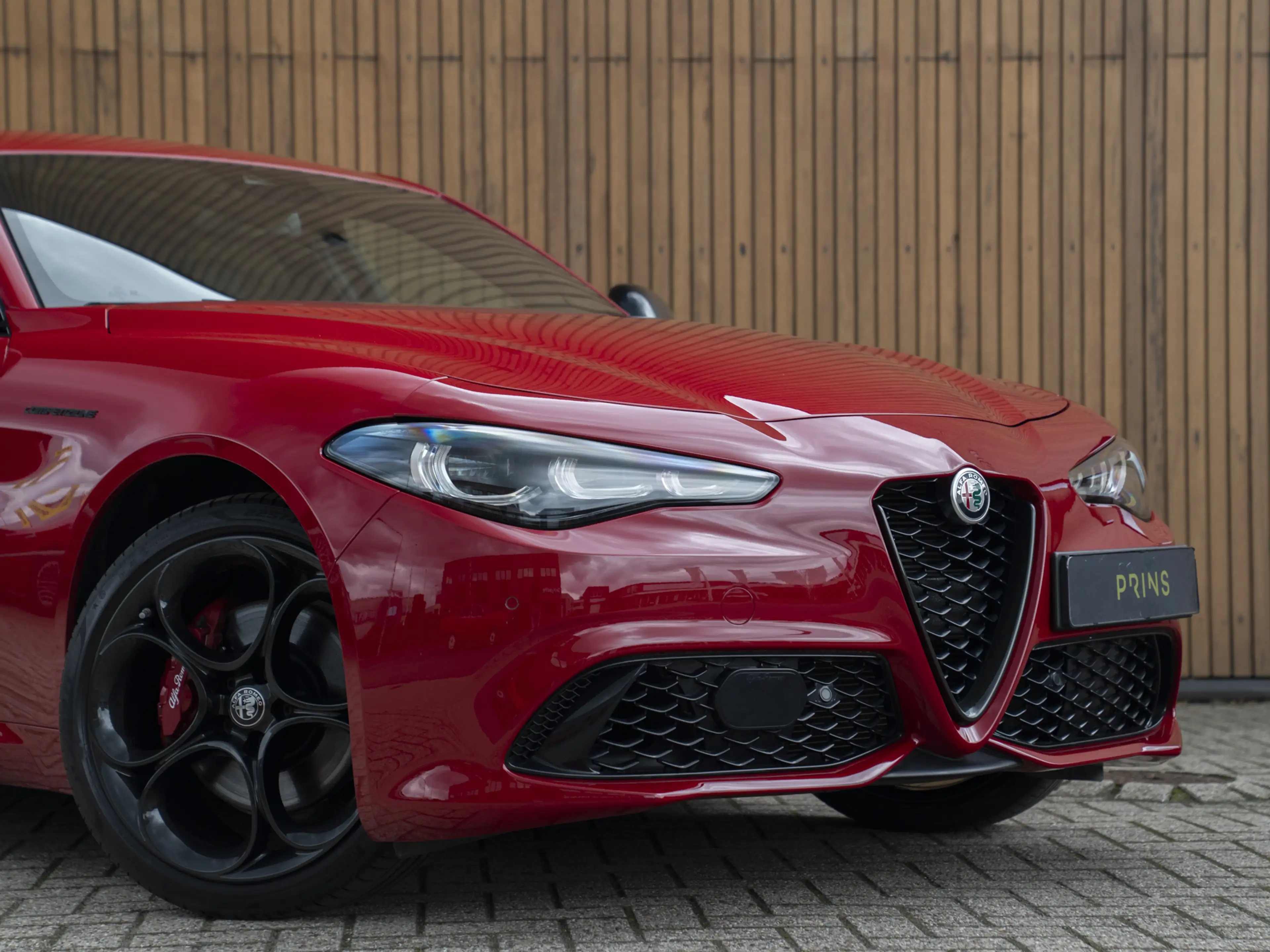 Alfa Romeo Giulia 2.0 T GME AWD Competizione — photo 20