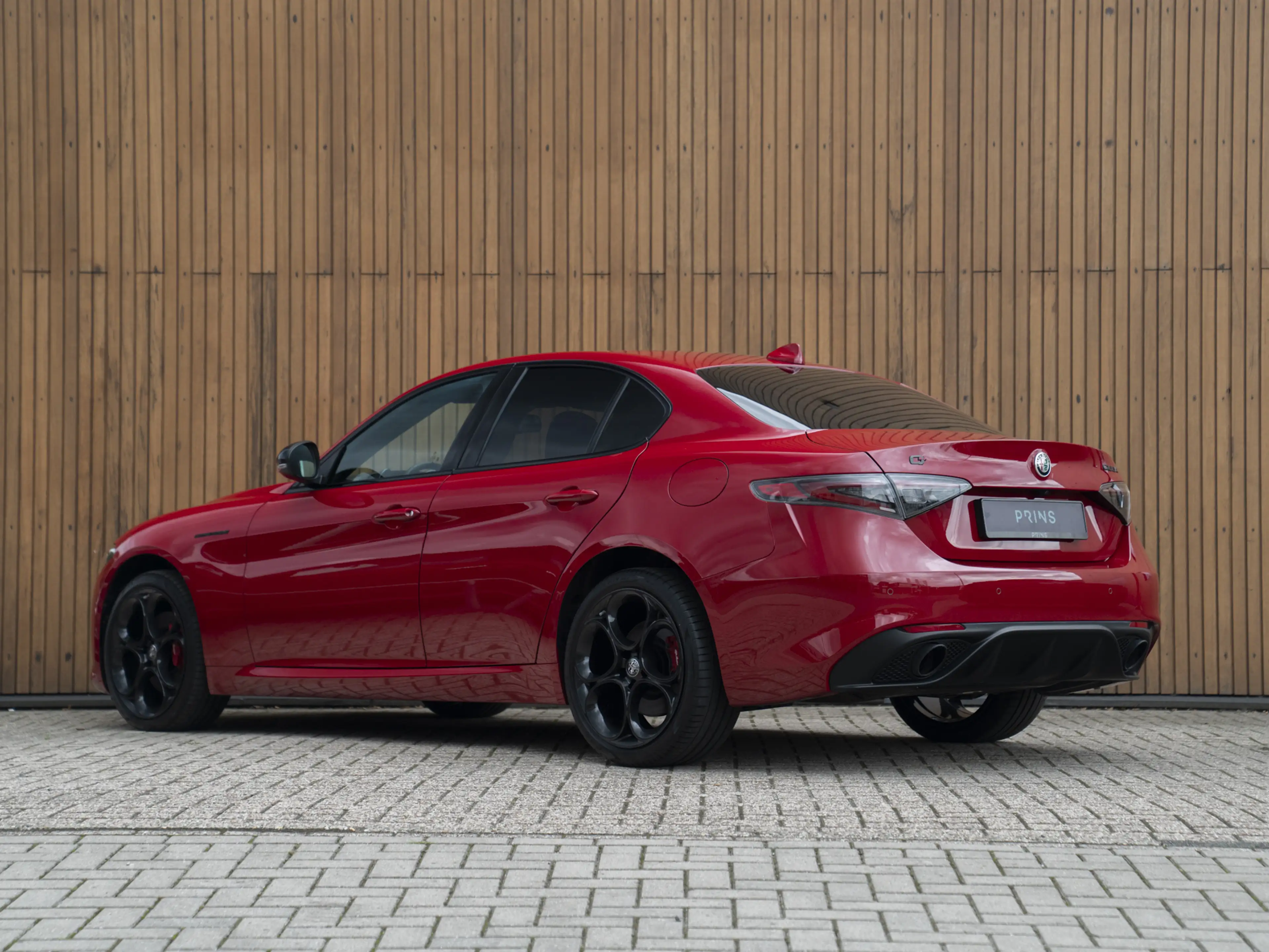 Alfa Romeo Giulia 2.0 T GME AWD Competizione — photo 6
