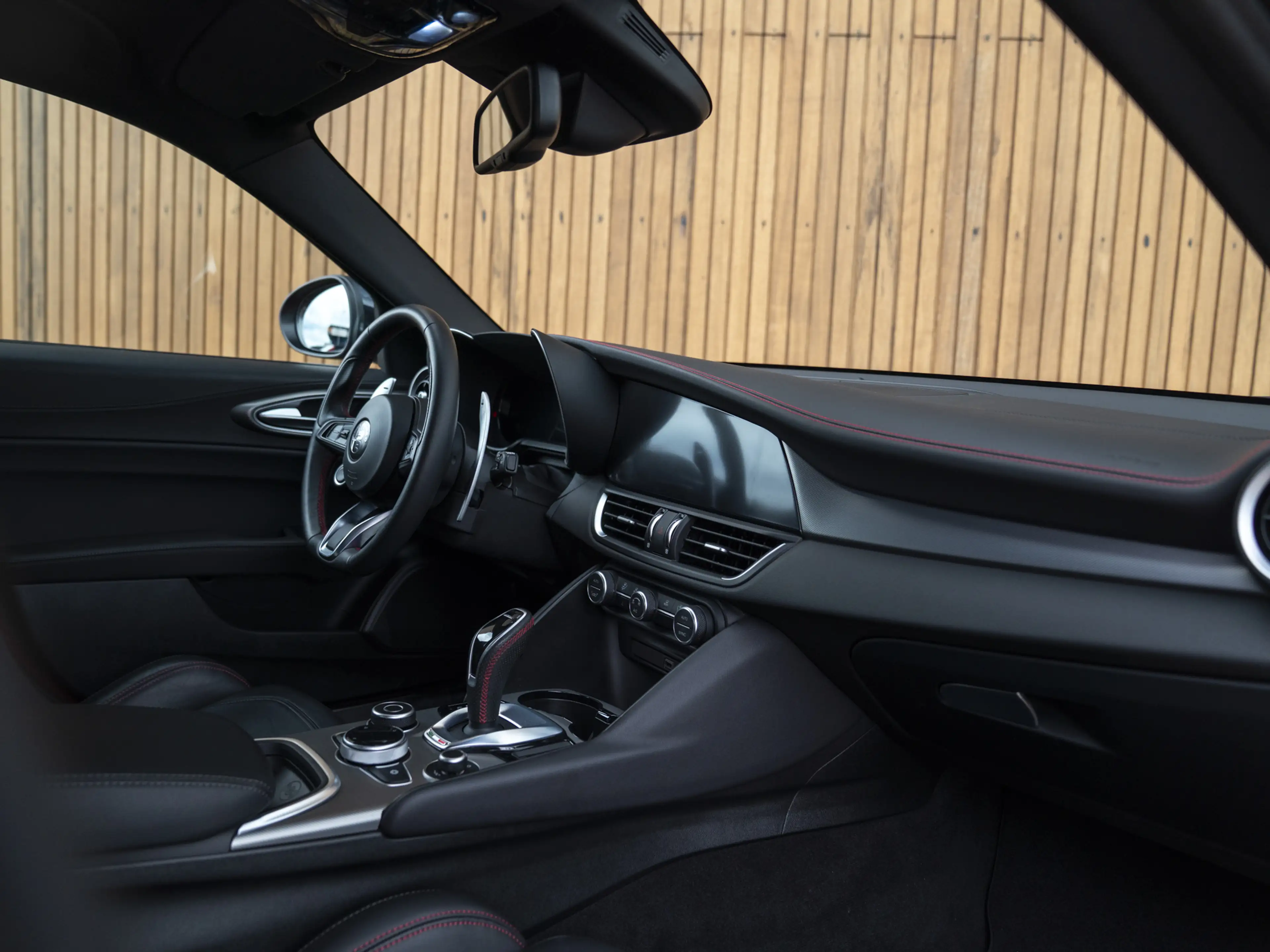 Alfa Romeo Giulia 2.0 T GME AWD Competizione — photo 22