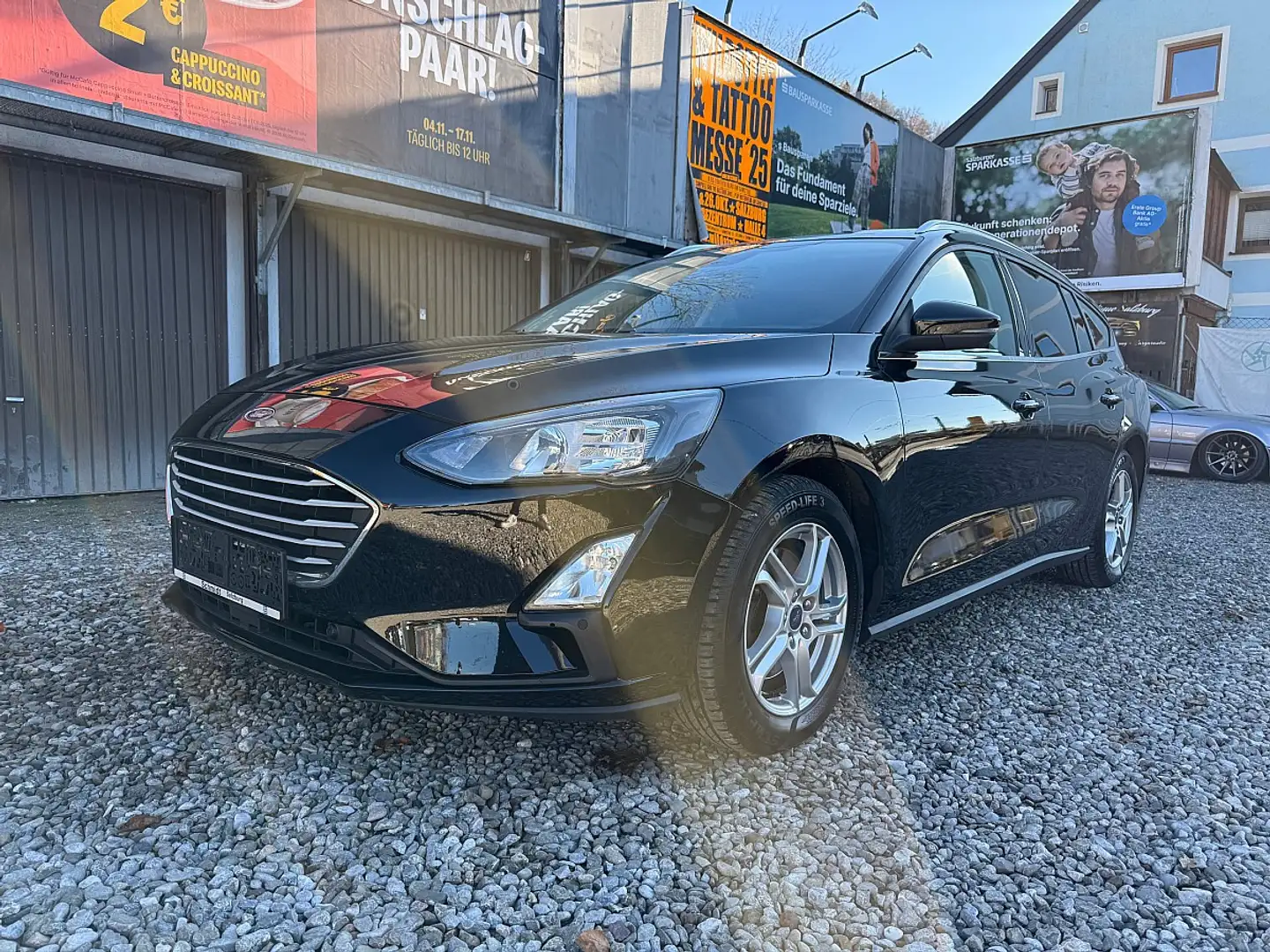 Ford Focus Traveller 1,5 EcoBlue Cool & Connect Schwarz - 1