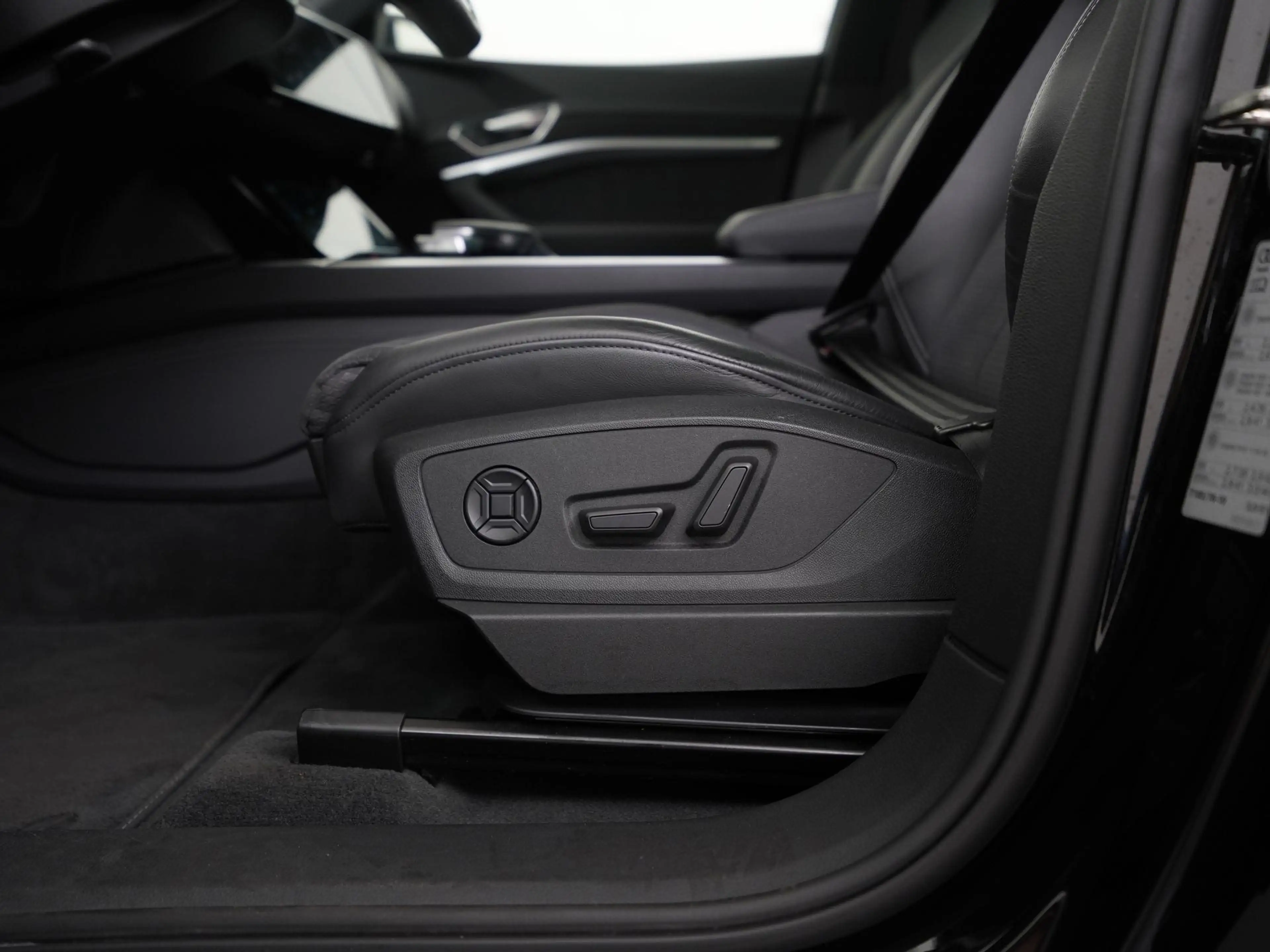 Audi e-tron 55 quattro S-Line Black Style 95 kWh | SOH 95% | P — photo 46
