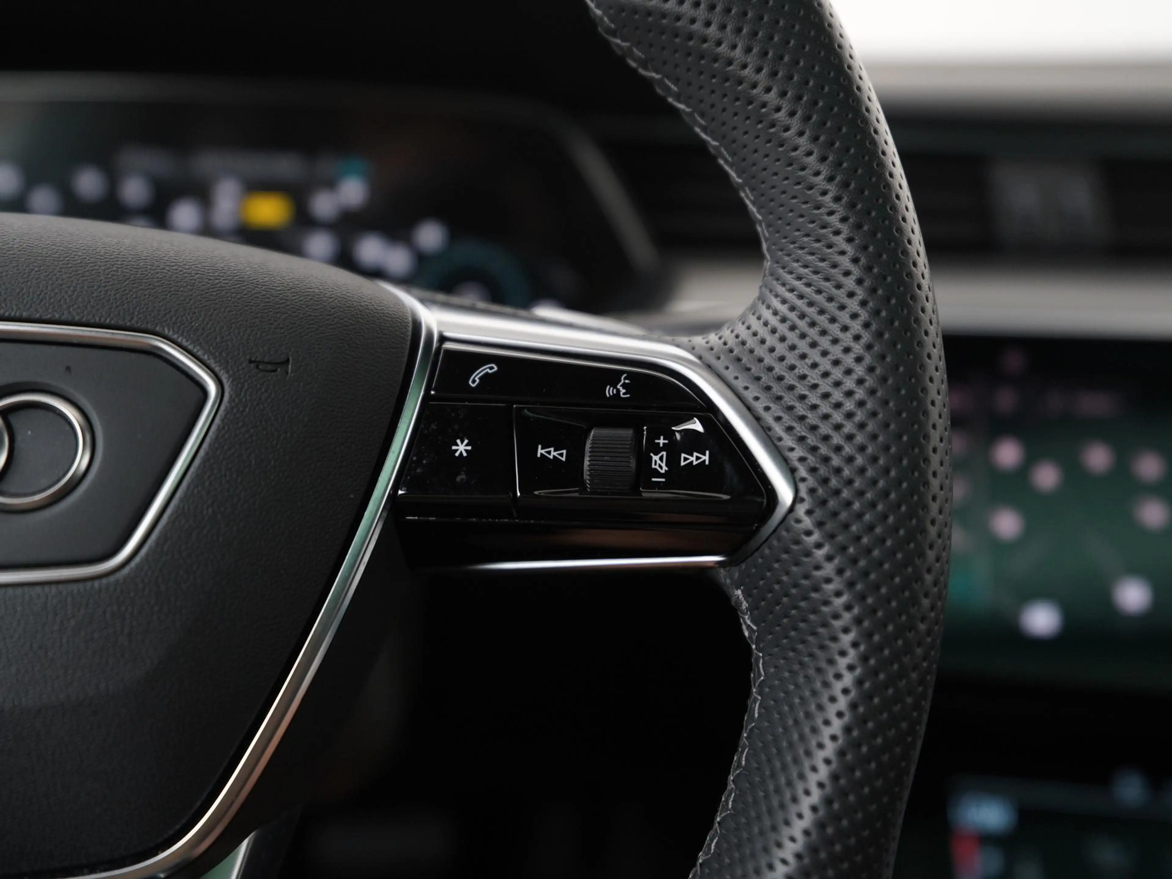 Audi e-tron 55 quattro S-Line Black Style 95 kWh | SOH 95% | P — photo 9
