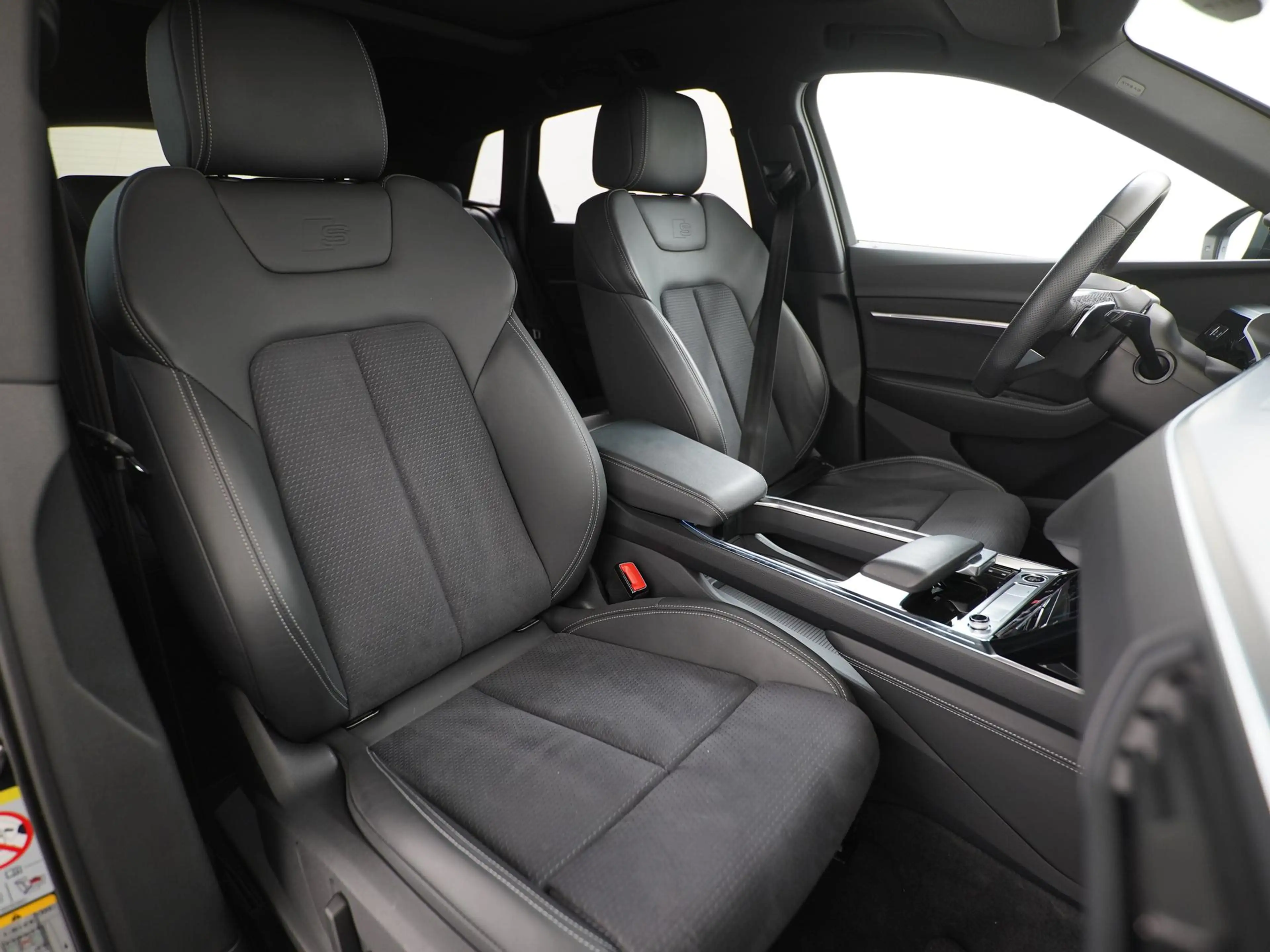 Audi e-tron 55 quattro S-Line Black Style 95 kWh | SOH 95% | P — photo 40